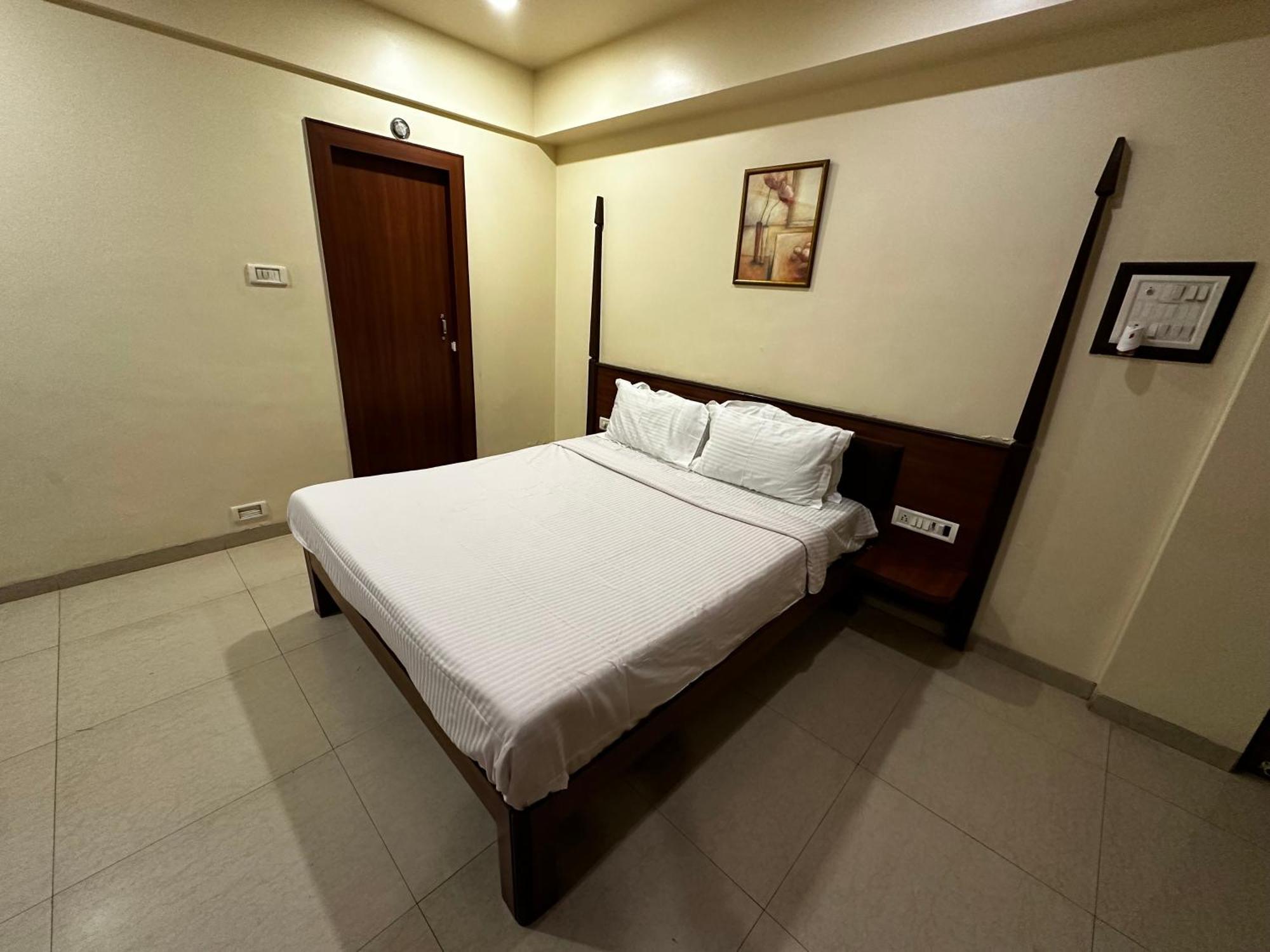 The Saffron Suites Sasupāda Eksteriør billede