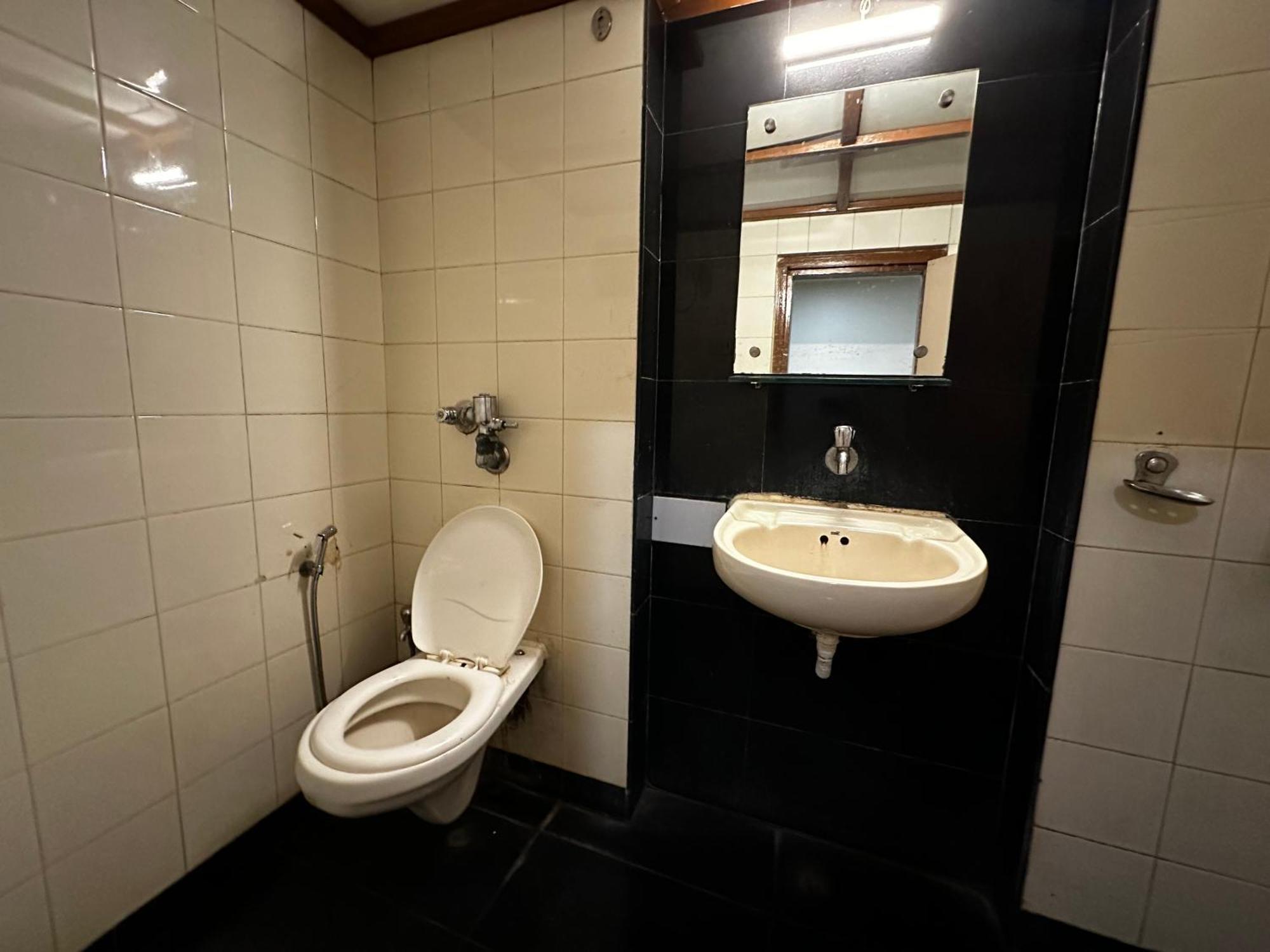 The Saffron Suites Sasupāda Eksteriør billede