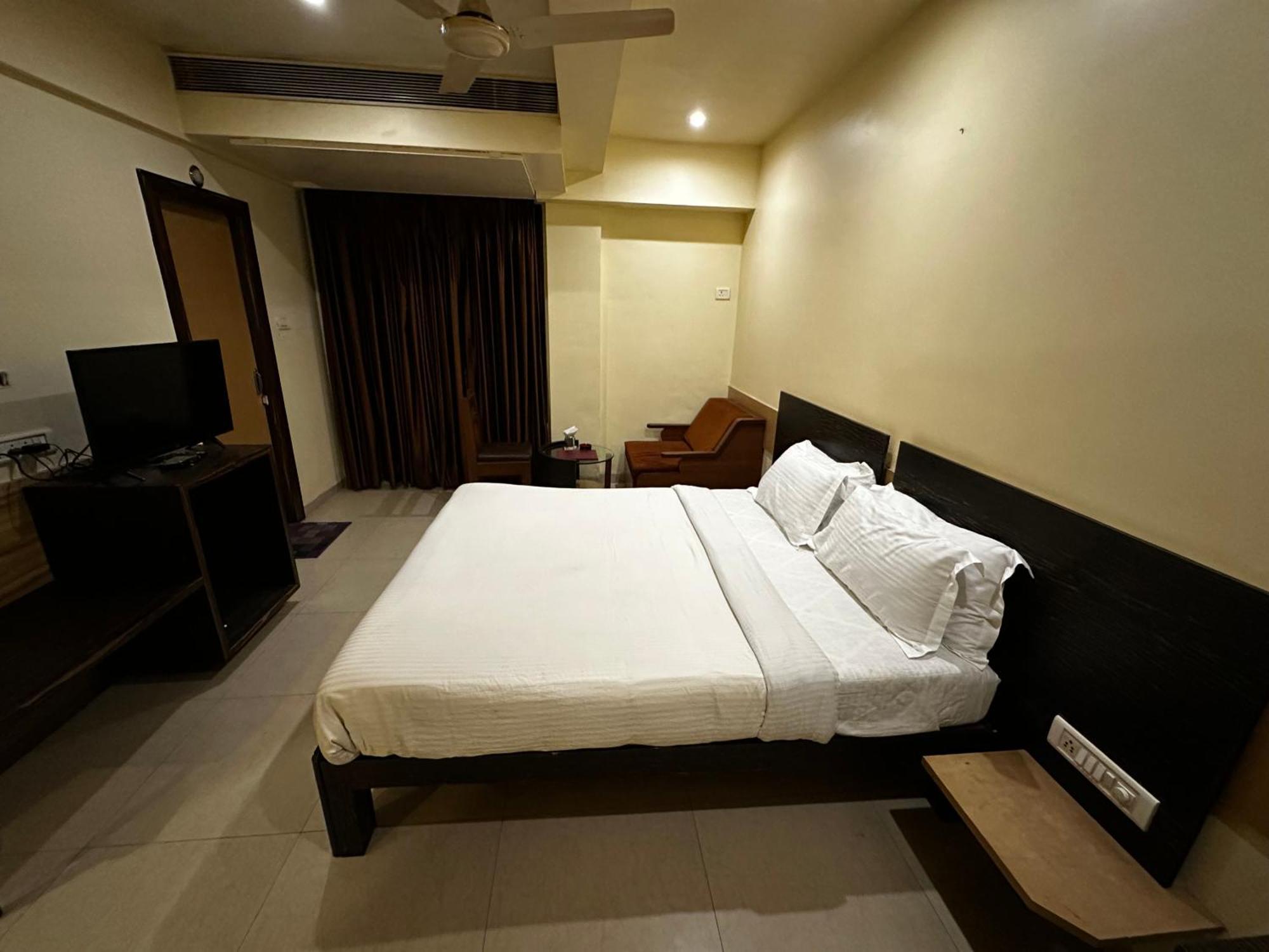 The Saffron Suites Sasupāda Eksteriør billede