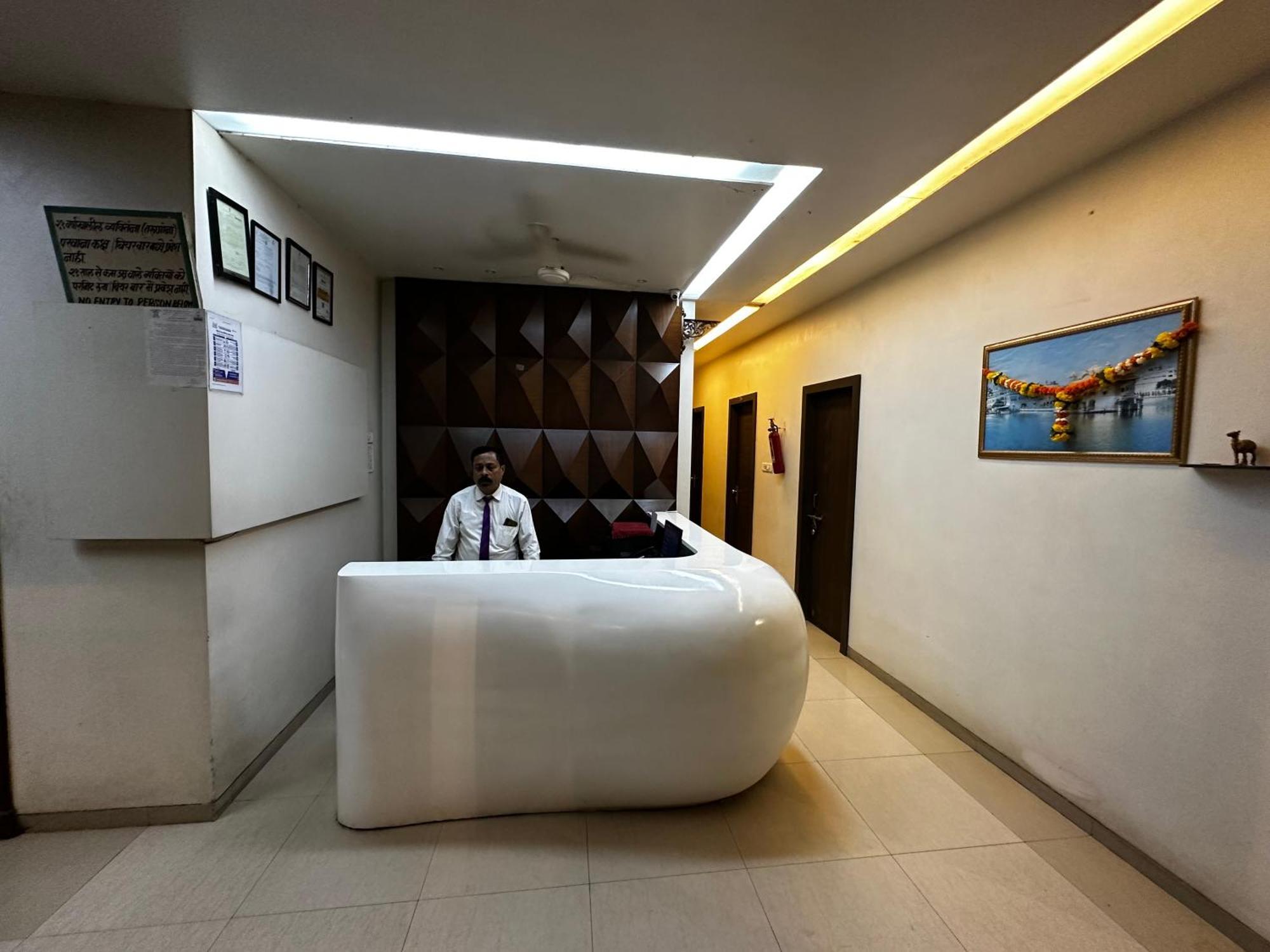 The Saffron Suites Sasupāda Eksteriør billede